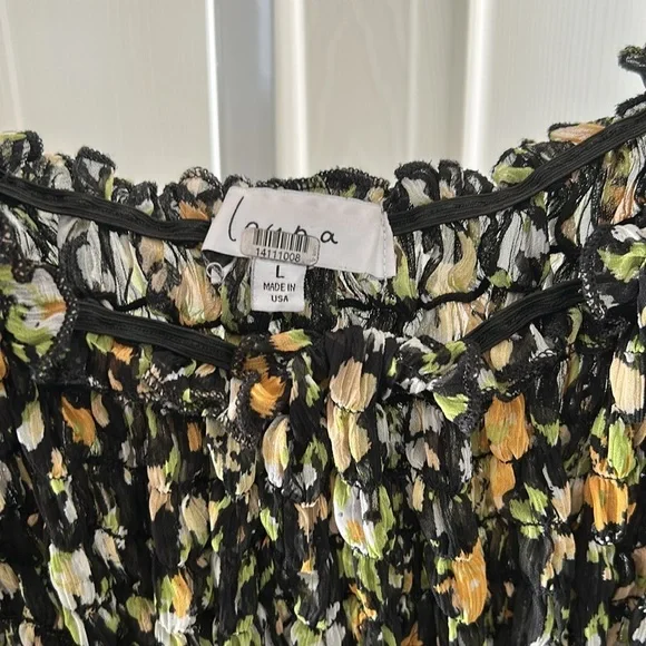 Louna long sleeve off the shoulder smocked floral top - Picture 2 of 5